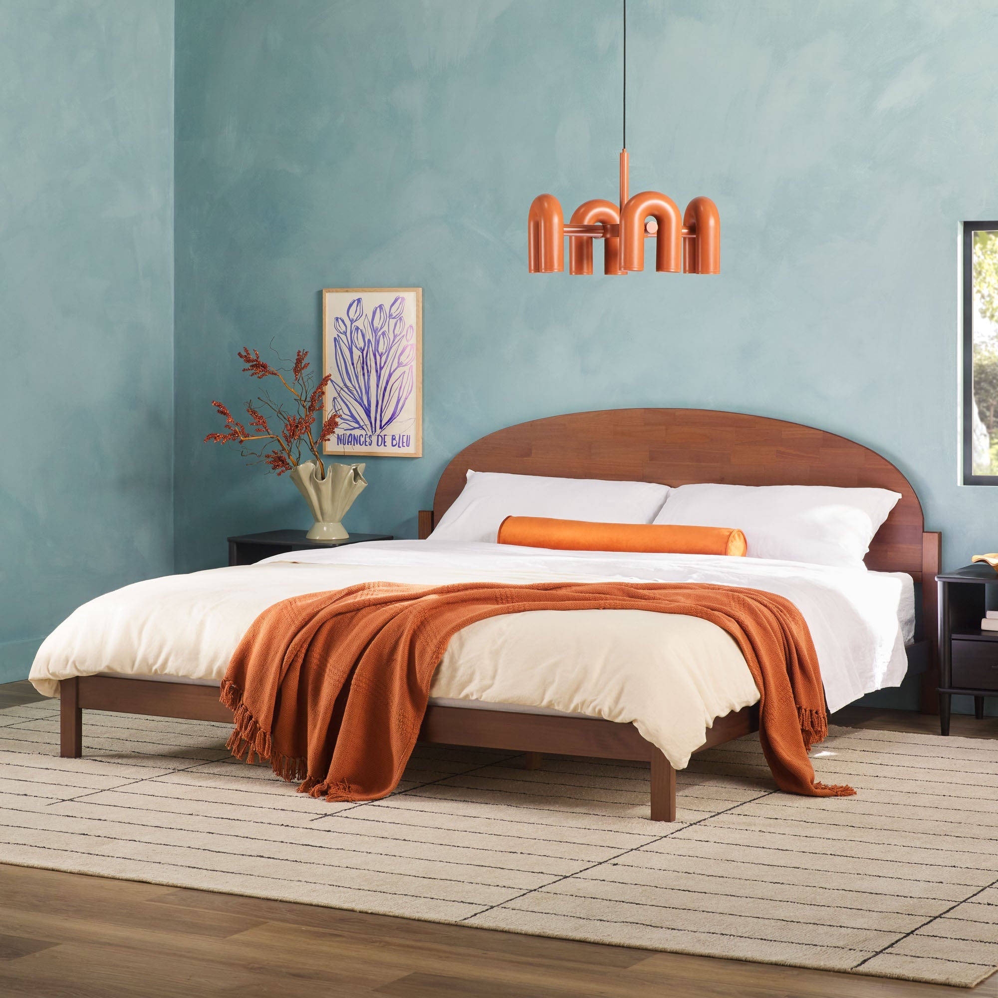 Cama Elias de madera maciza con cabecero arqueado