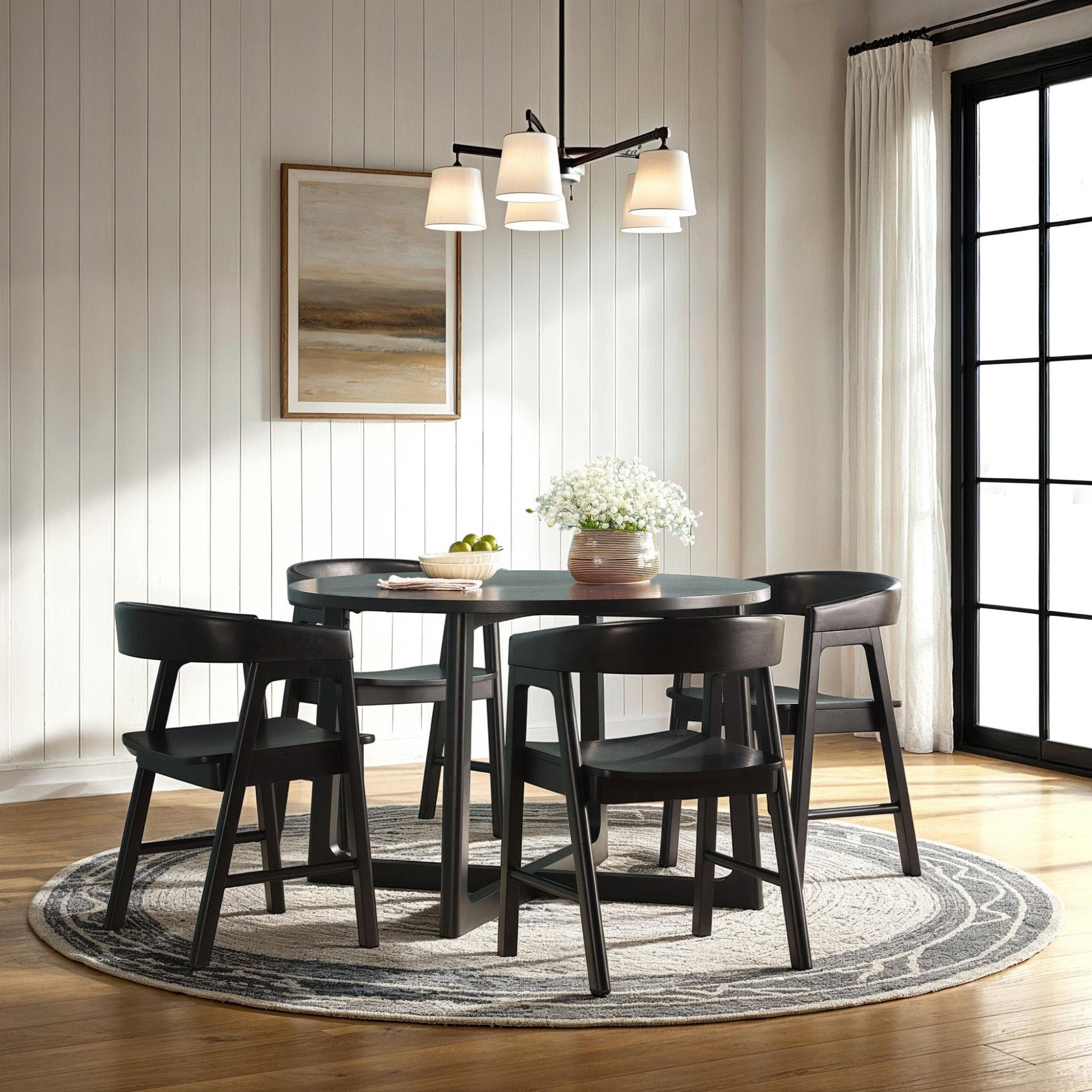 Mesa de comedor redonda moderna de madera maciza Ezra para 4