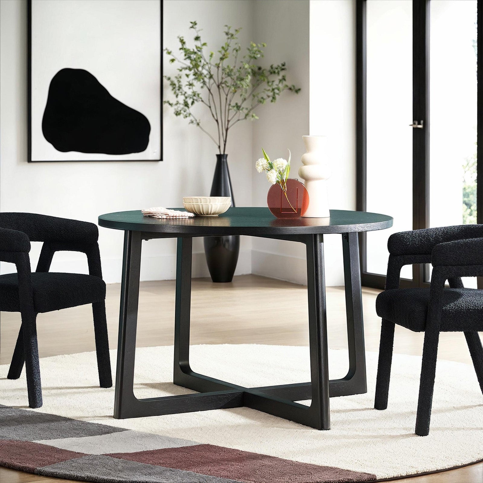 Mesa de comedor redonda moderna de madera maciza Ezra para 4