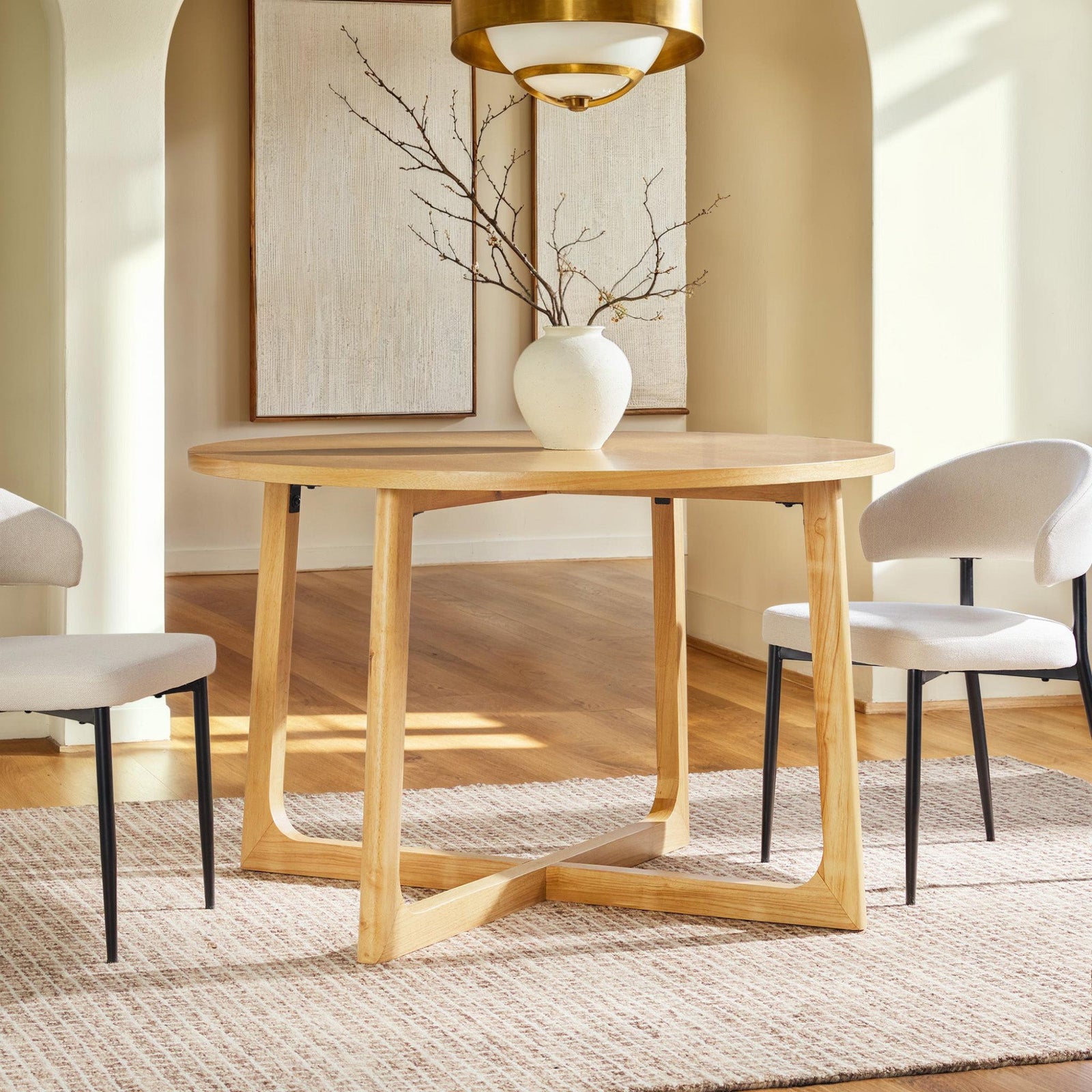 Mesa de comedor redonda moderna de madera maciza Ezra para 4