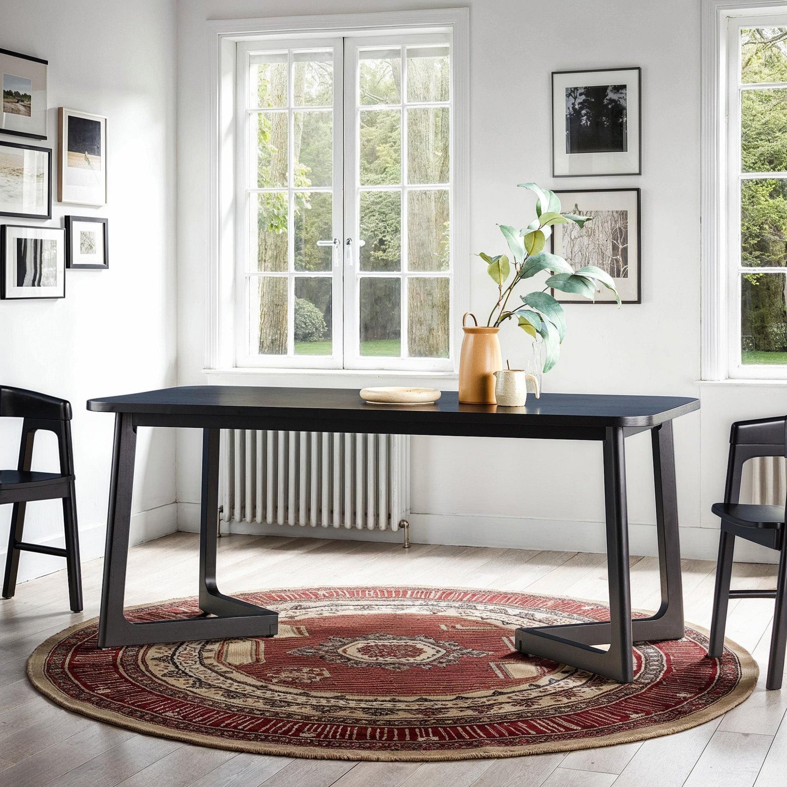 Mesa de comedor rectangular moderna de madera maciza Ezra para 6 personas