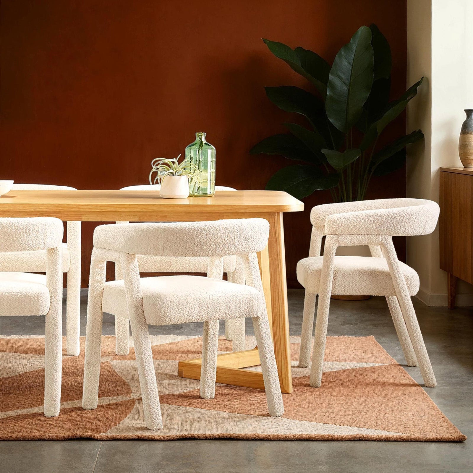 Silla de comedor Ezra Modern Boucle de madera maciza con respaldo redondeado (juego de 2)