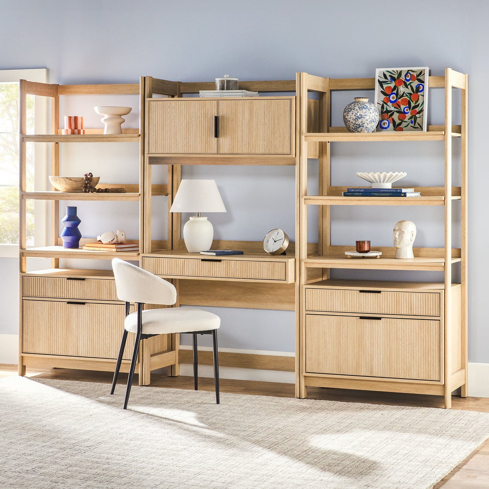Estantería ancha de láminas de estilo escandinavo moderno de Holmes