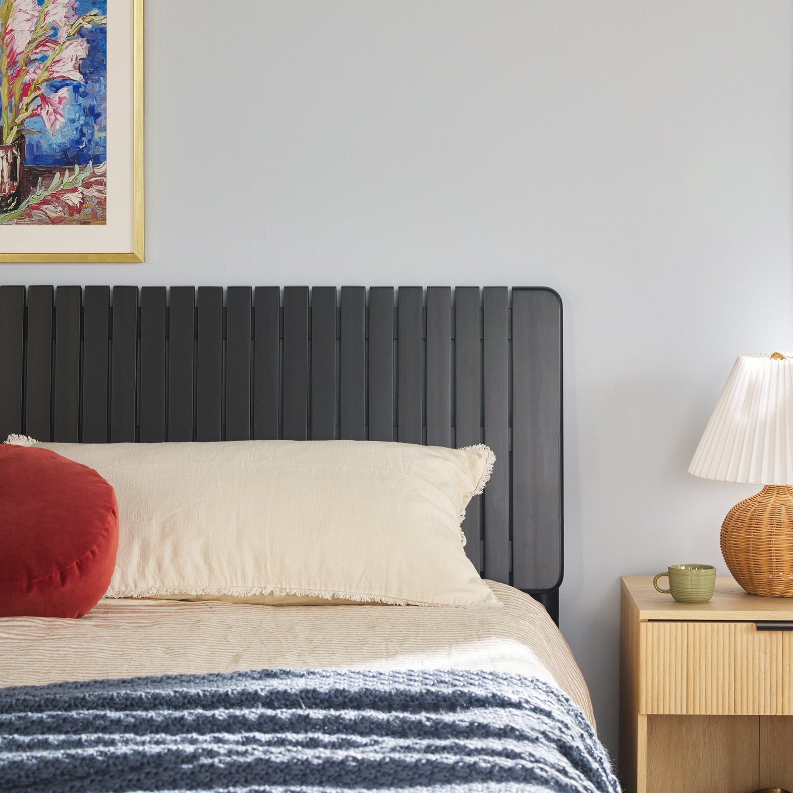 Cabecero de listones Cama de madera maciza de estilo moderno de mediados de siglo
