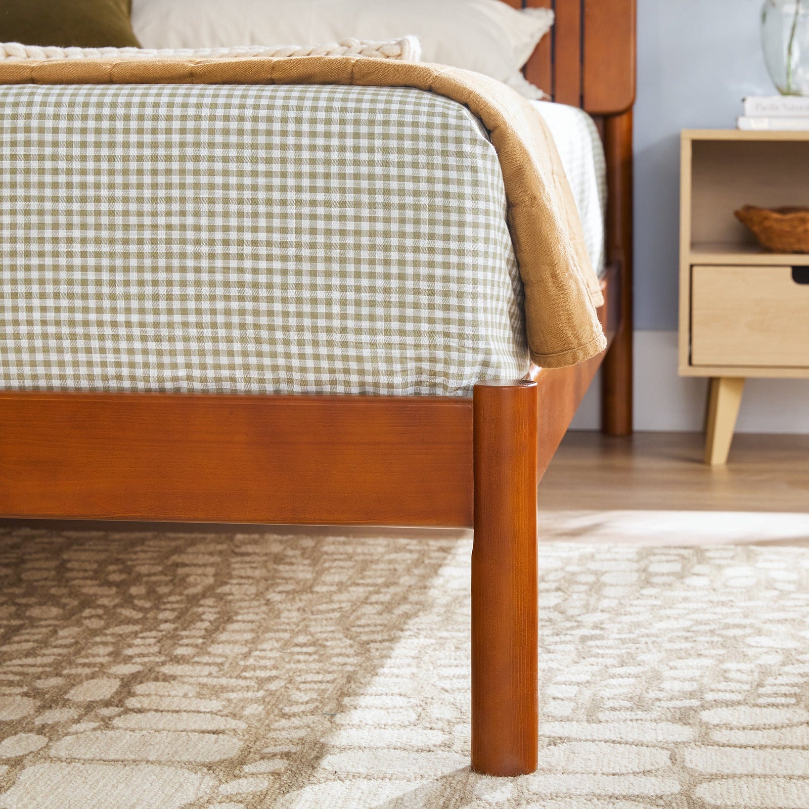 Cabecero de listones Cama de madera maciza de estilo moderno de mediados de siglo