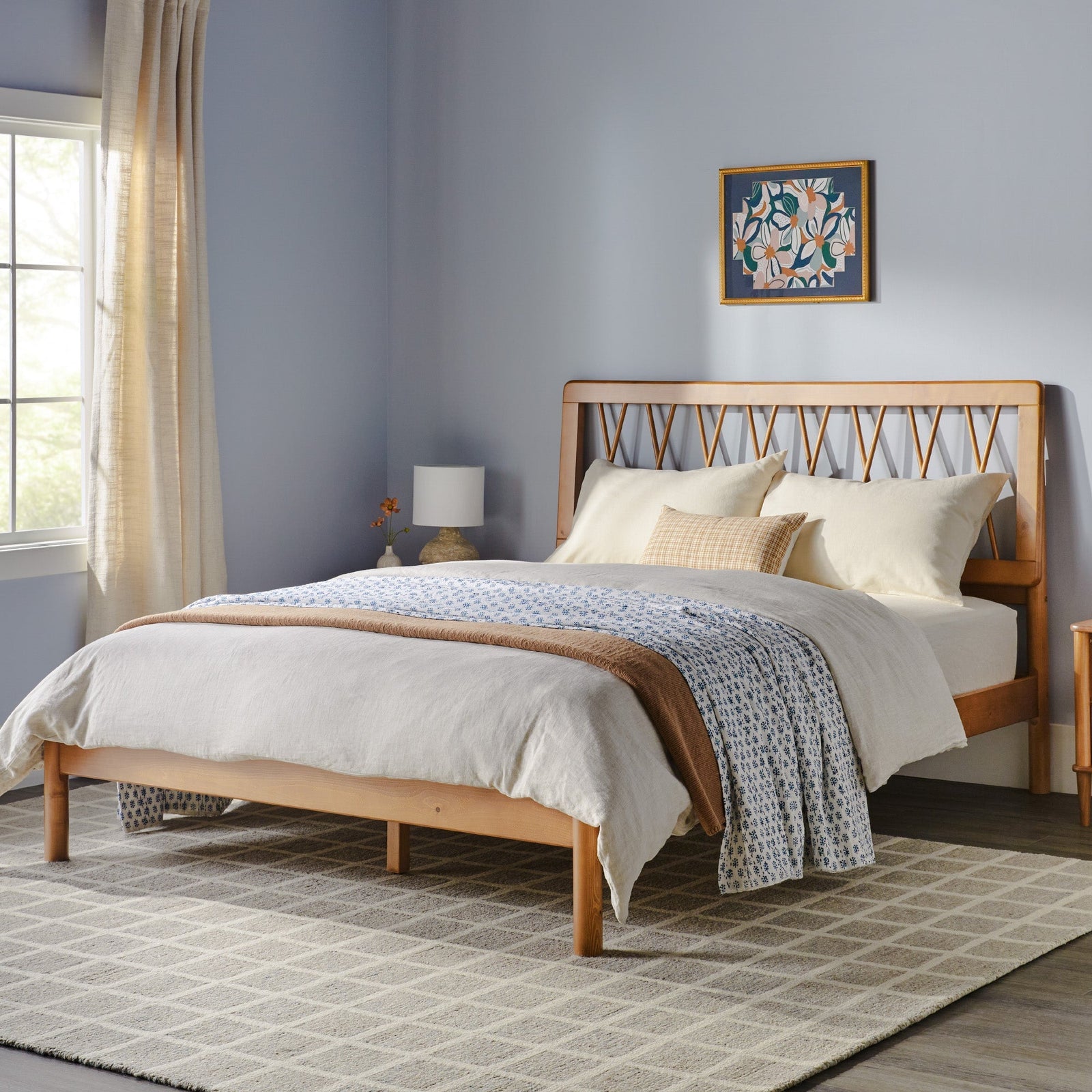 Cama de madera maciza moderna de mediados de siglo Cama X Spindle