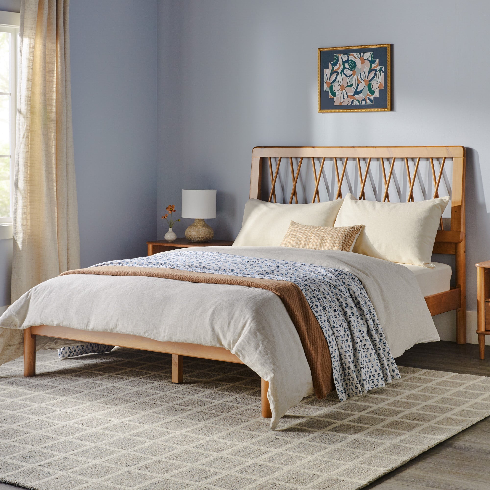 Cama de madera maciza moderna de mediados de siglo Cama X Spindle