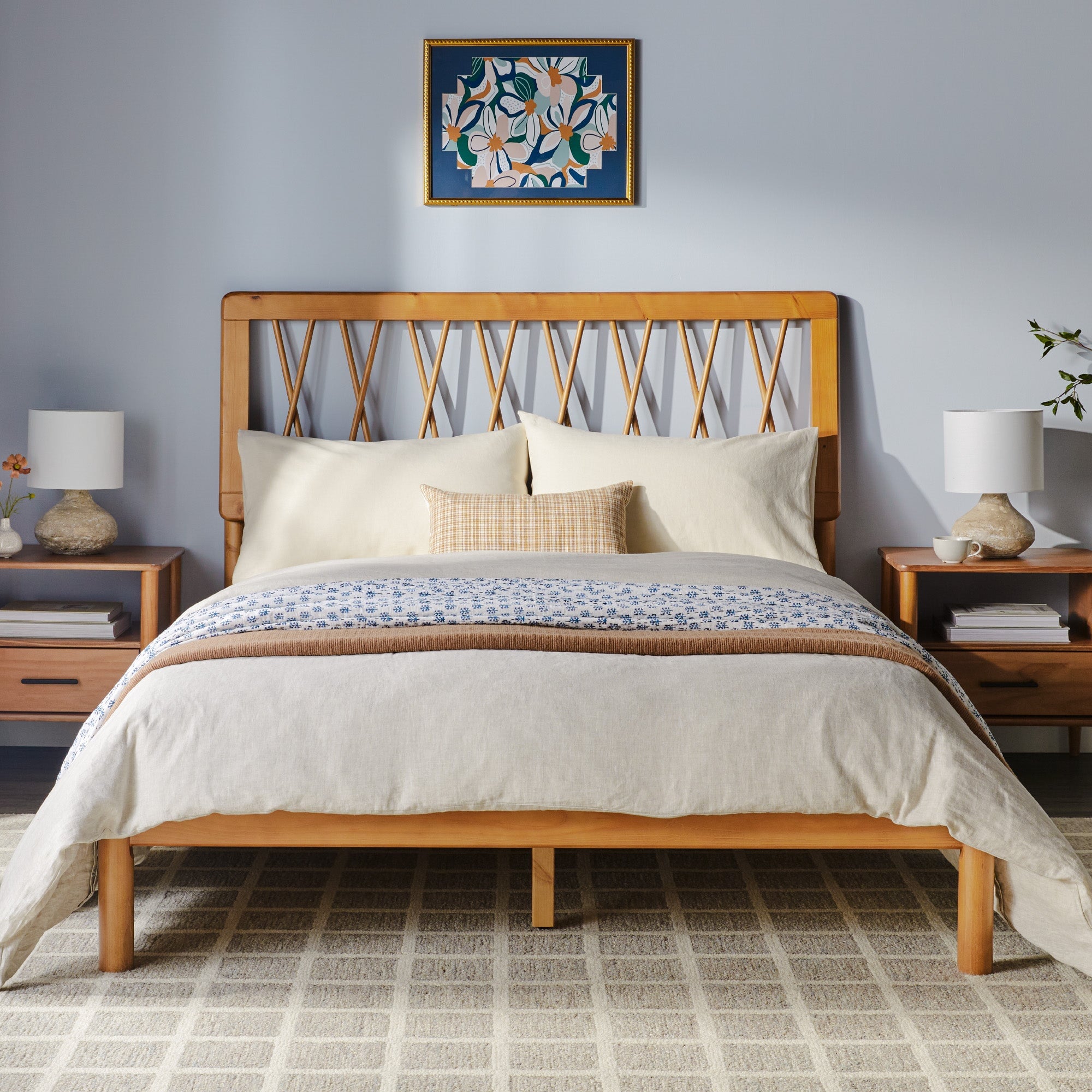 Cama de madera maciza moderna de mediados de siglo Cama X Spindle