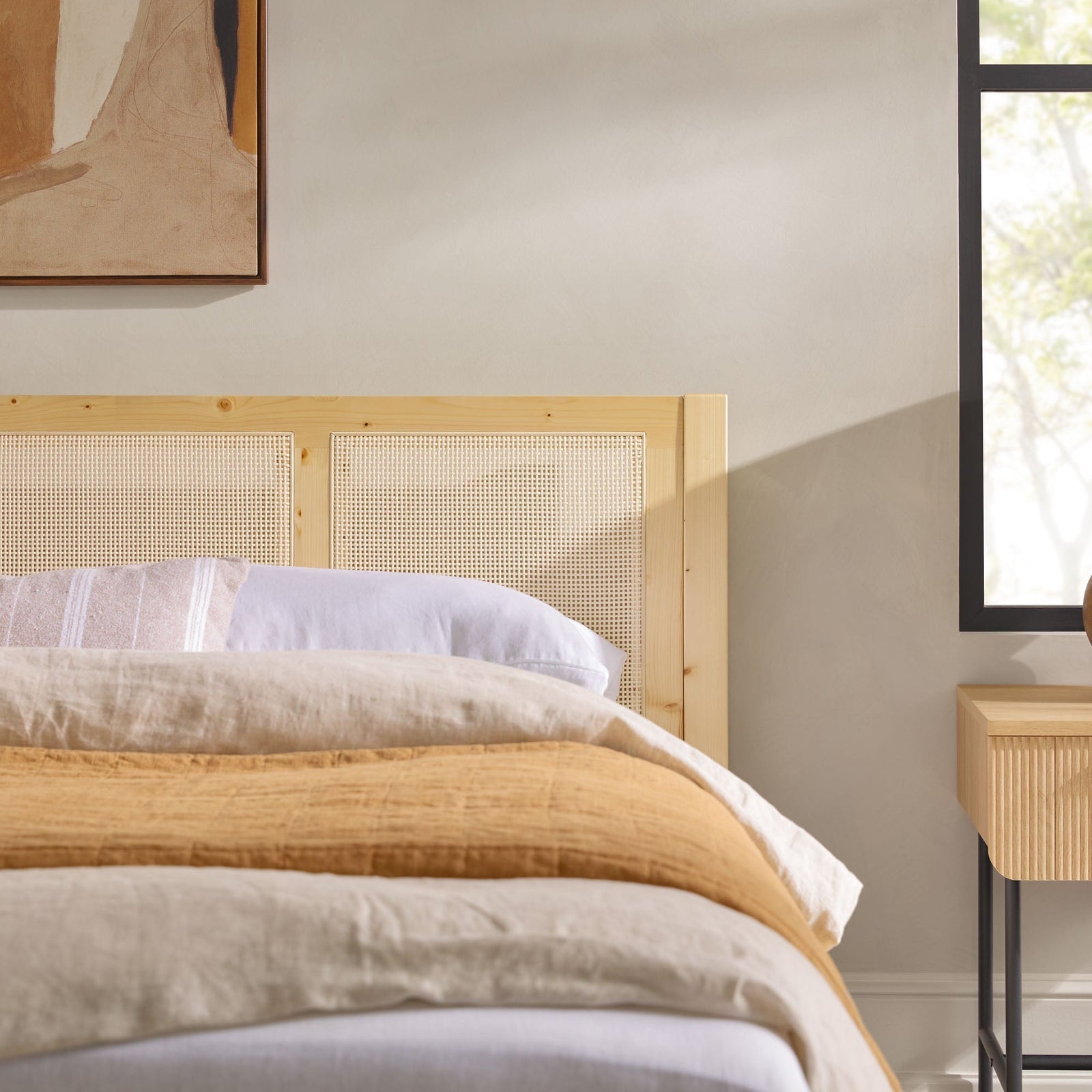 Cama Yasmina con plataforma de madera maciza y paneles de ratán (tamaño Queen o King)