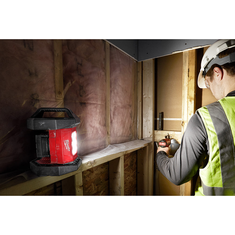 Foco LED Milwaukee 2361-20 M18™