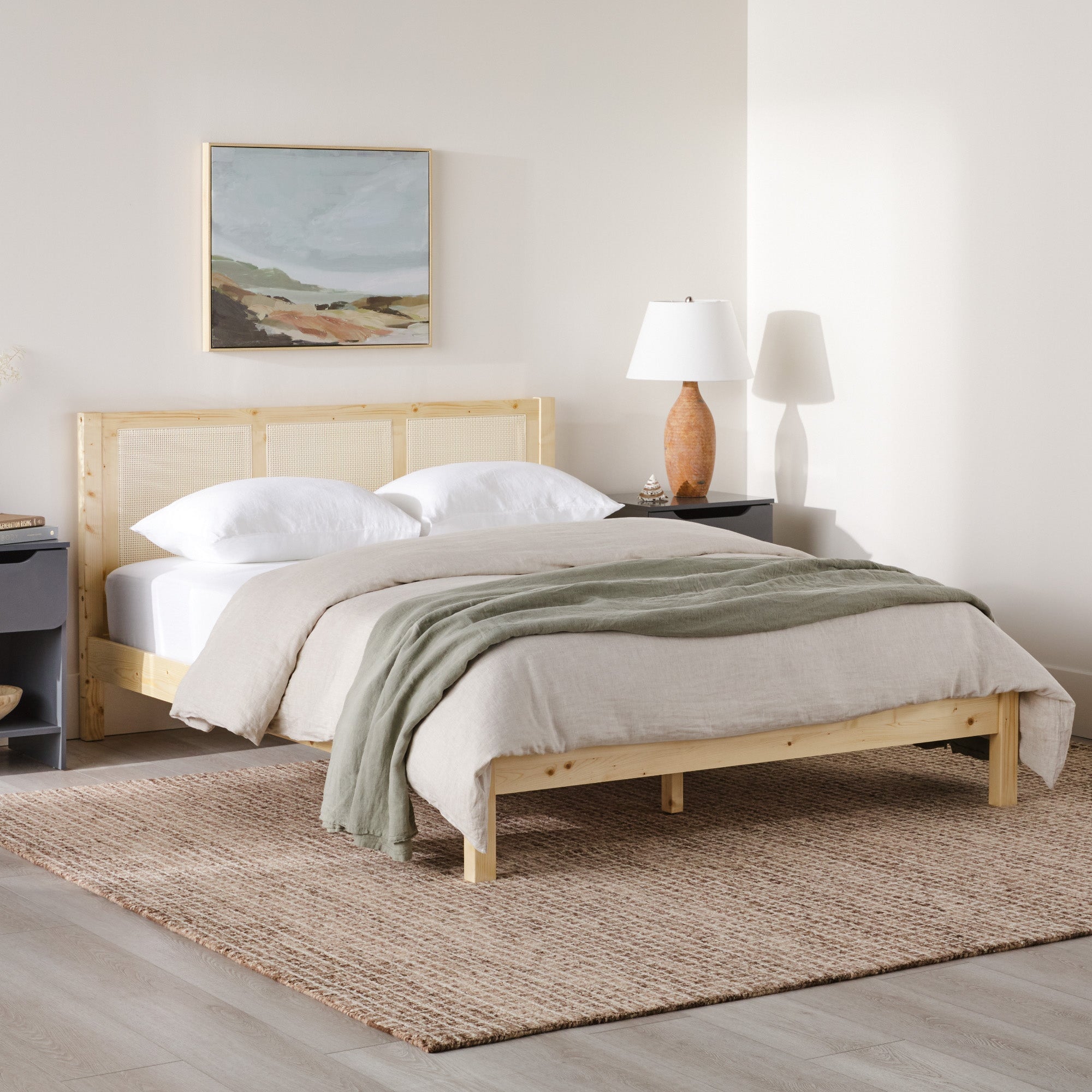 Cama Yasmina con plataforma de madera maciza y paneles de ratán (tamaño Queen o King)