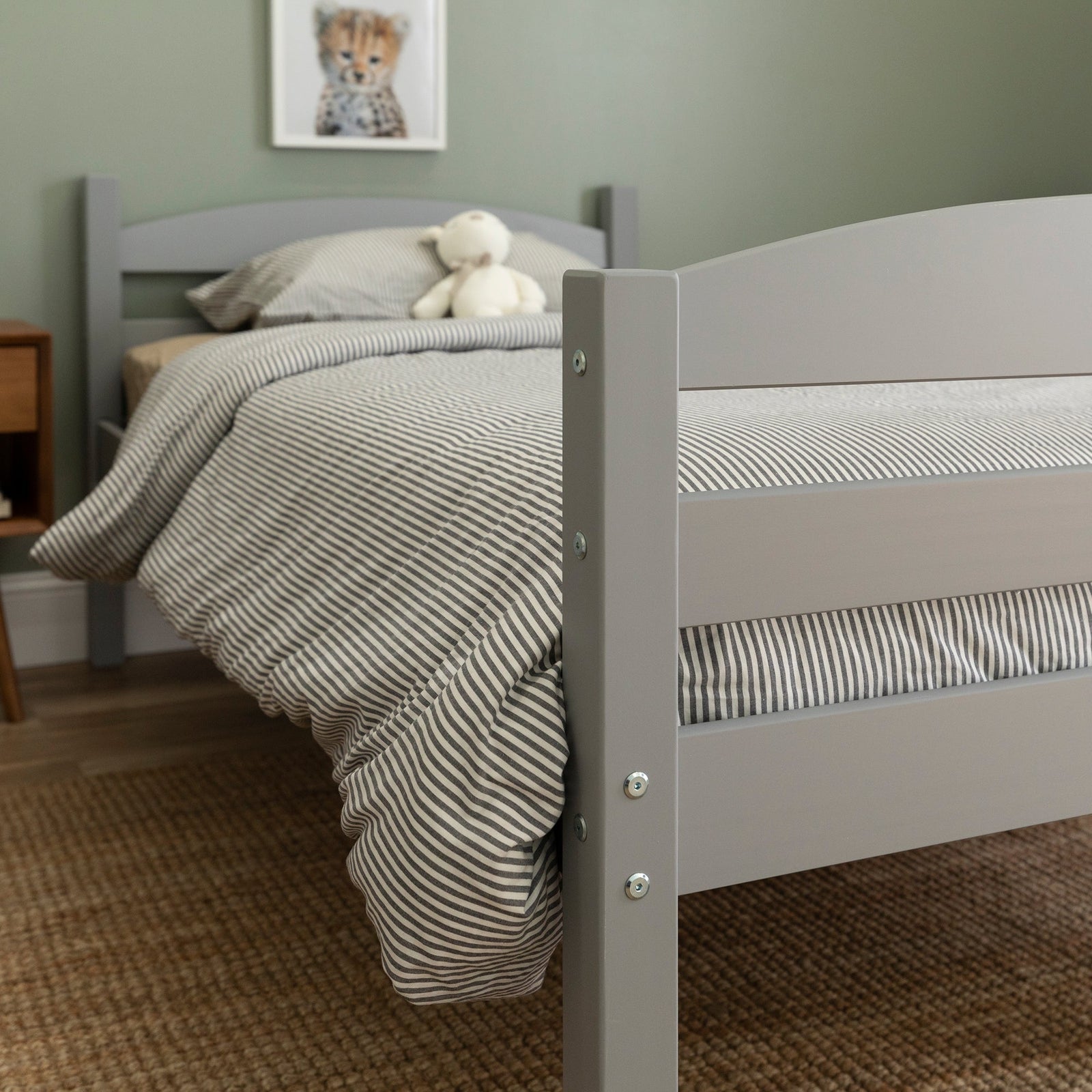 Cama litera de madera maciza Carolina de estilo transicional con dos camas individuales