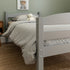 Cama litera de madera maciza Carolina de estilo transicional con dos camas individuales