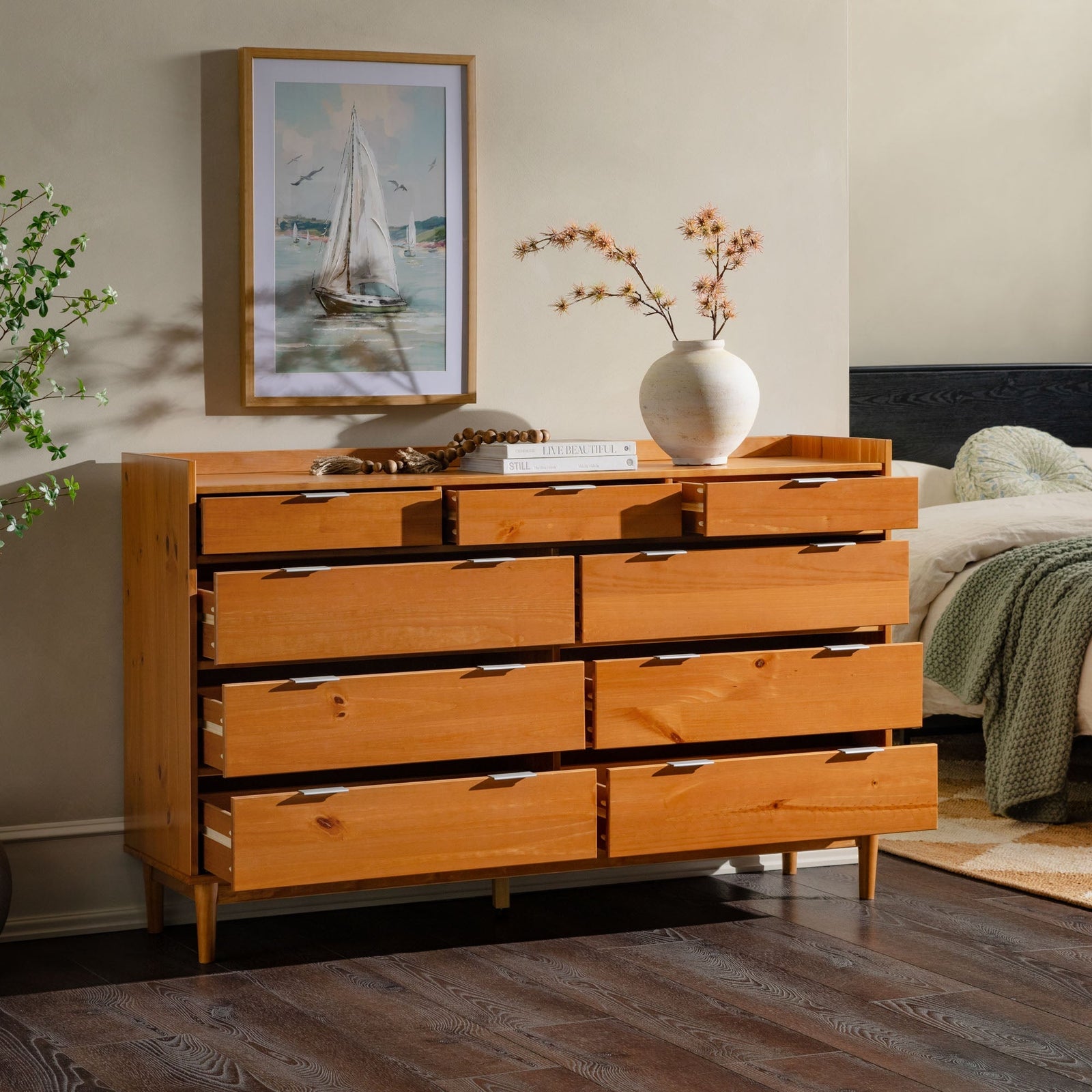 Cómoda moderna de madera de mediados de siglo de Lee