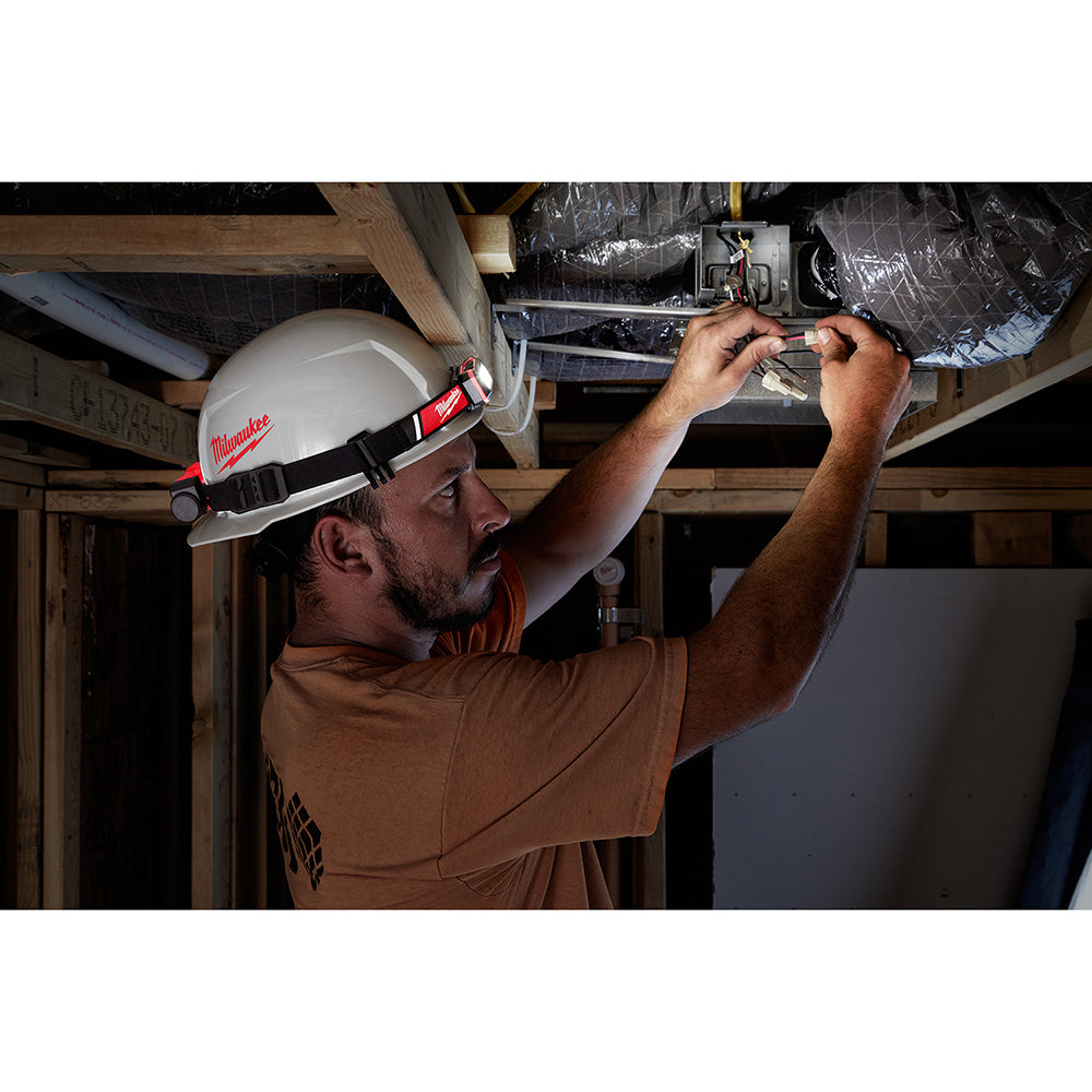Linterna frontal de perfil bajo recargable por USB Milwaukee 2115-21