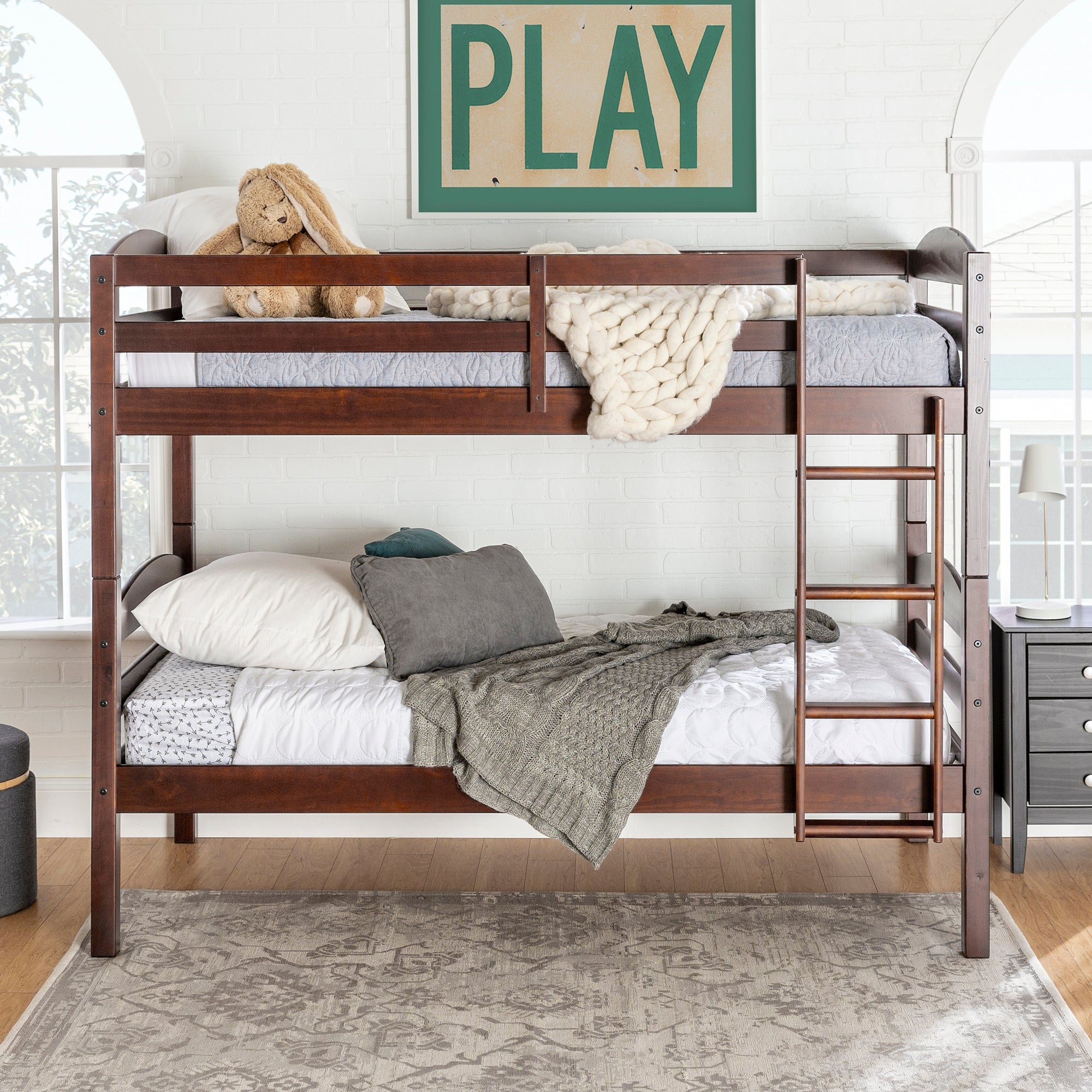 Cama litera de madera maciza Carolina de estilo transicional con dos camas individuales