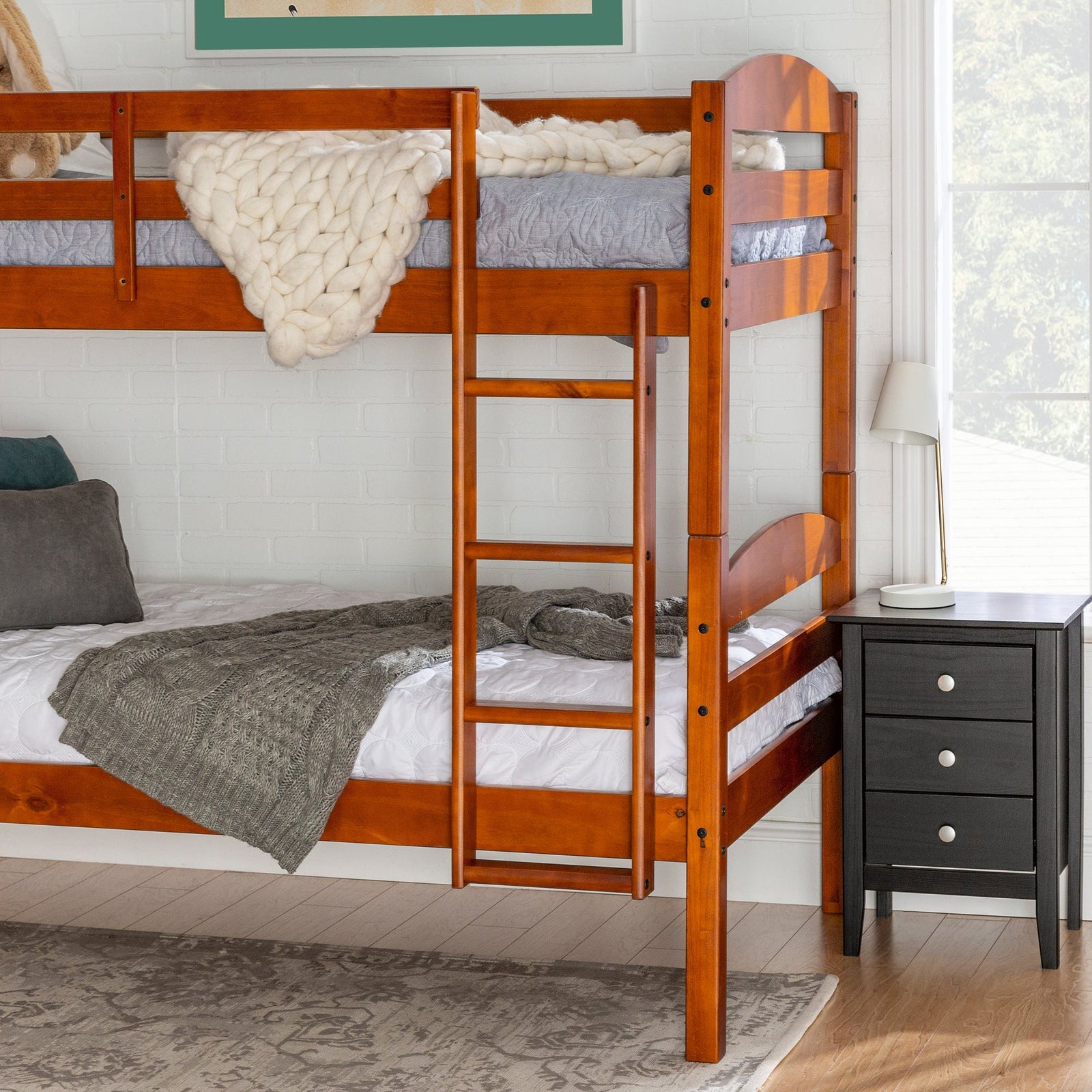 Cama litera de madera maciza Carolina de estilo transicional con dos camas individuales
