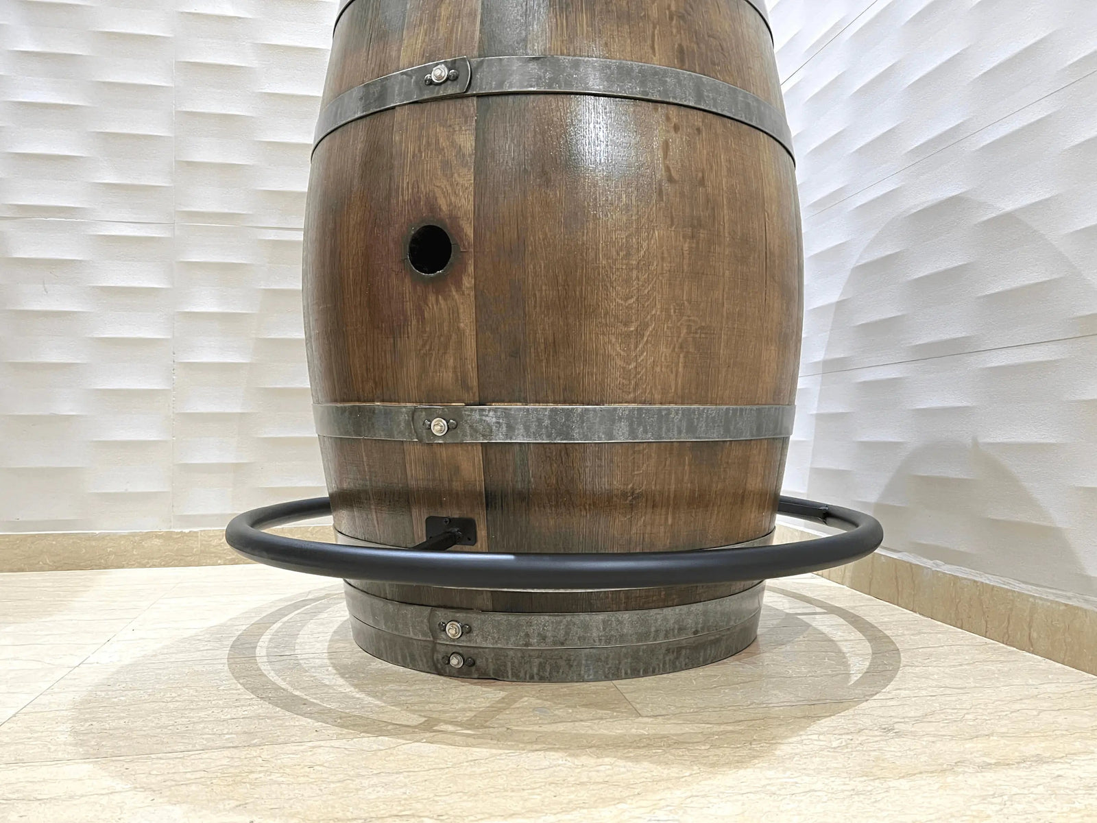 Reposapiés para barril de whisky y vino. Compatible con cualquier barril estándar de 53 a 59 galones. Envío gratuito. Hecho a mano por una empresa familiar.