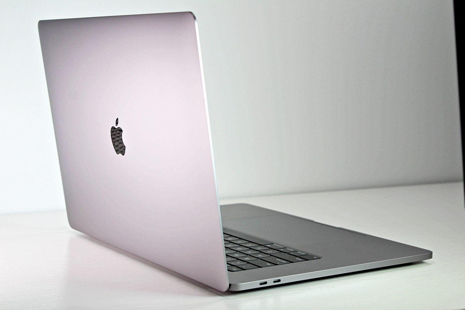 MacBook Pro (2019) 16-Inch - 2.4GHz Core i9 - 5300M - 16GB RAM - 512GB SSD - Great Condition