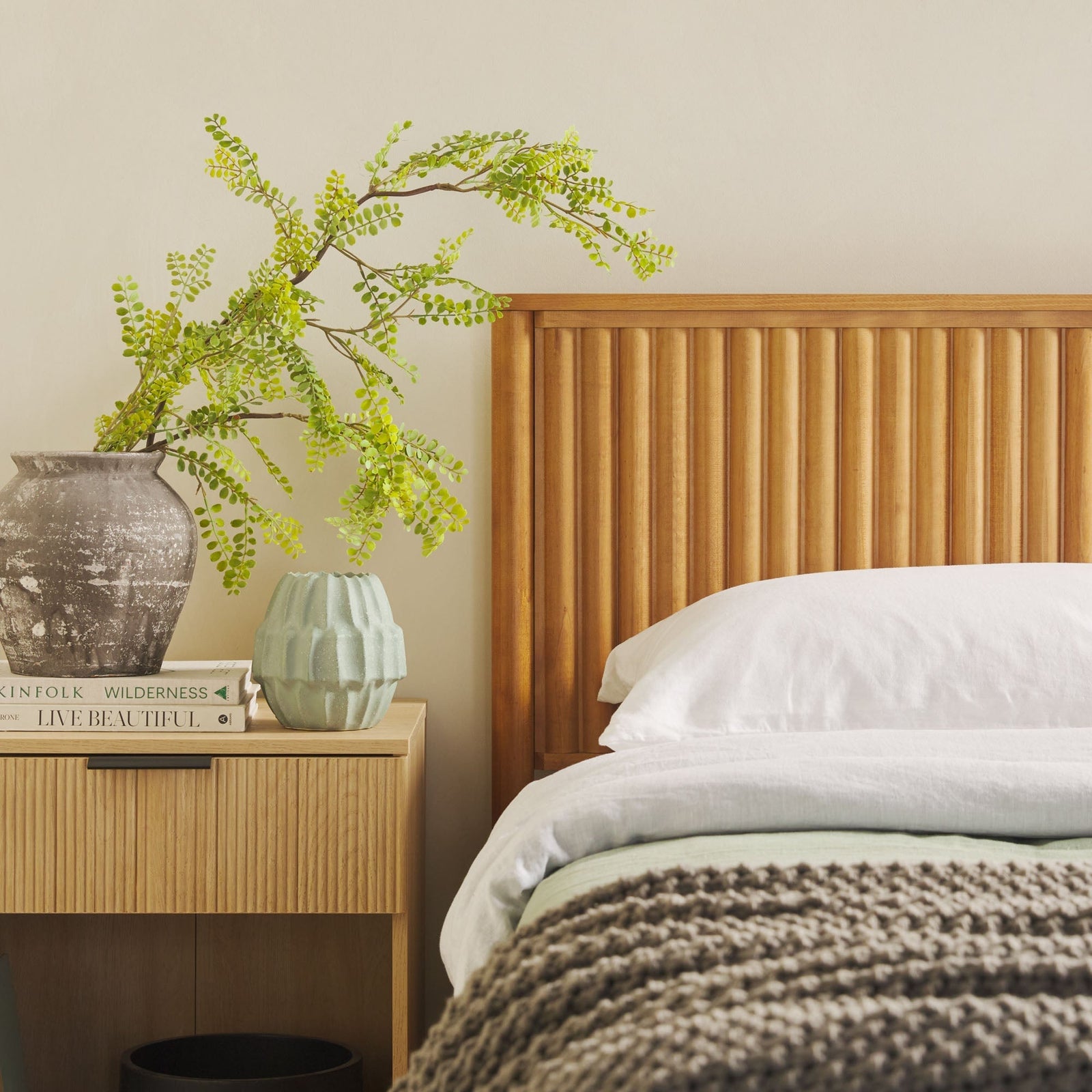 Cabecero de cama de madera maciza con diseño contemporáneo de París