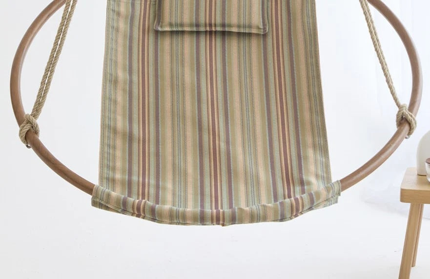 Silla colgante redonda azul Boves Rast con estructura de teca