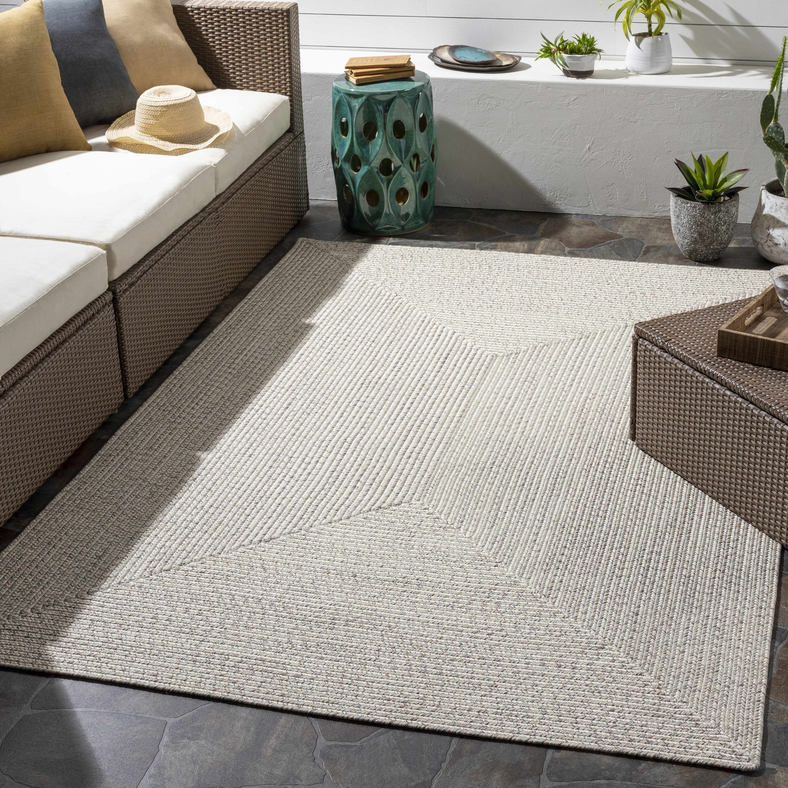 Alfombra trenzada de yute sintético de color beige