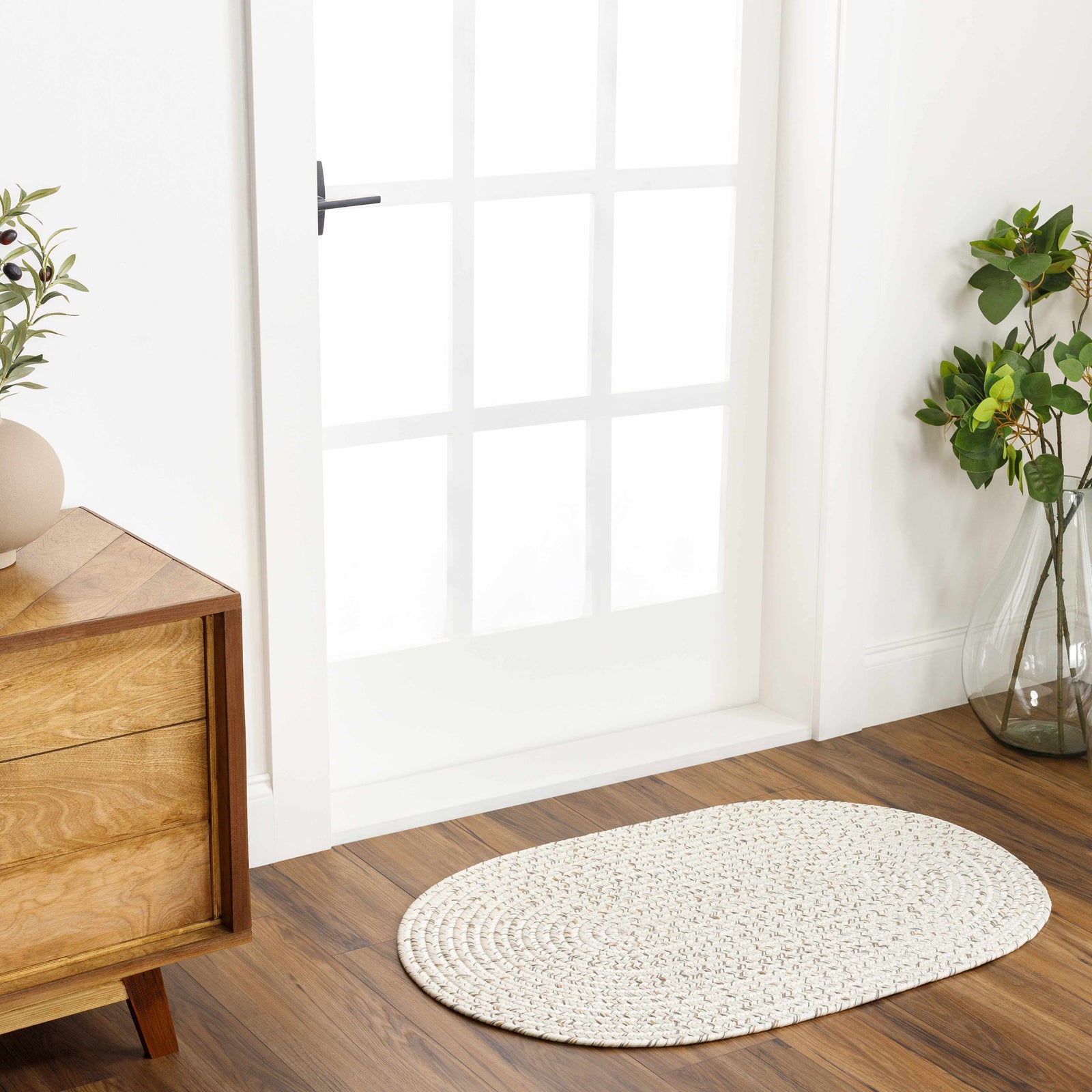 Alfombra trenzada de yute sintético de color beige
