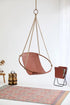 Silla colgante redonda de cuero genuino con estructura de teca marrón