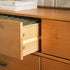 Cómoda moderna Sloane de madera maciza con 6 cajones y tiradores de metal