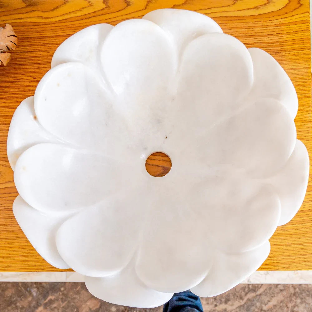 Lavabo de baño con forma de flor de mármol blanco de Carrara pulido (diámetro de 17