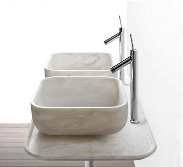 Lavabo cuadrado sobre tocador de baño de mármol blanco de Carrara pulido (ancho) 17" (largo) 17" (alto) 6"