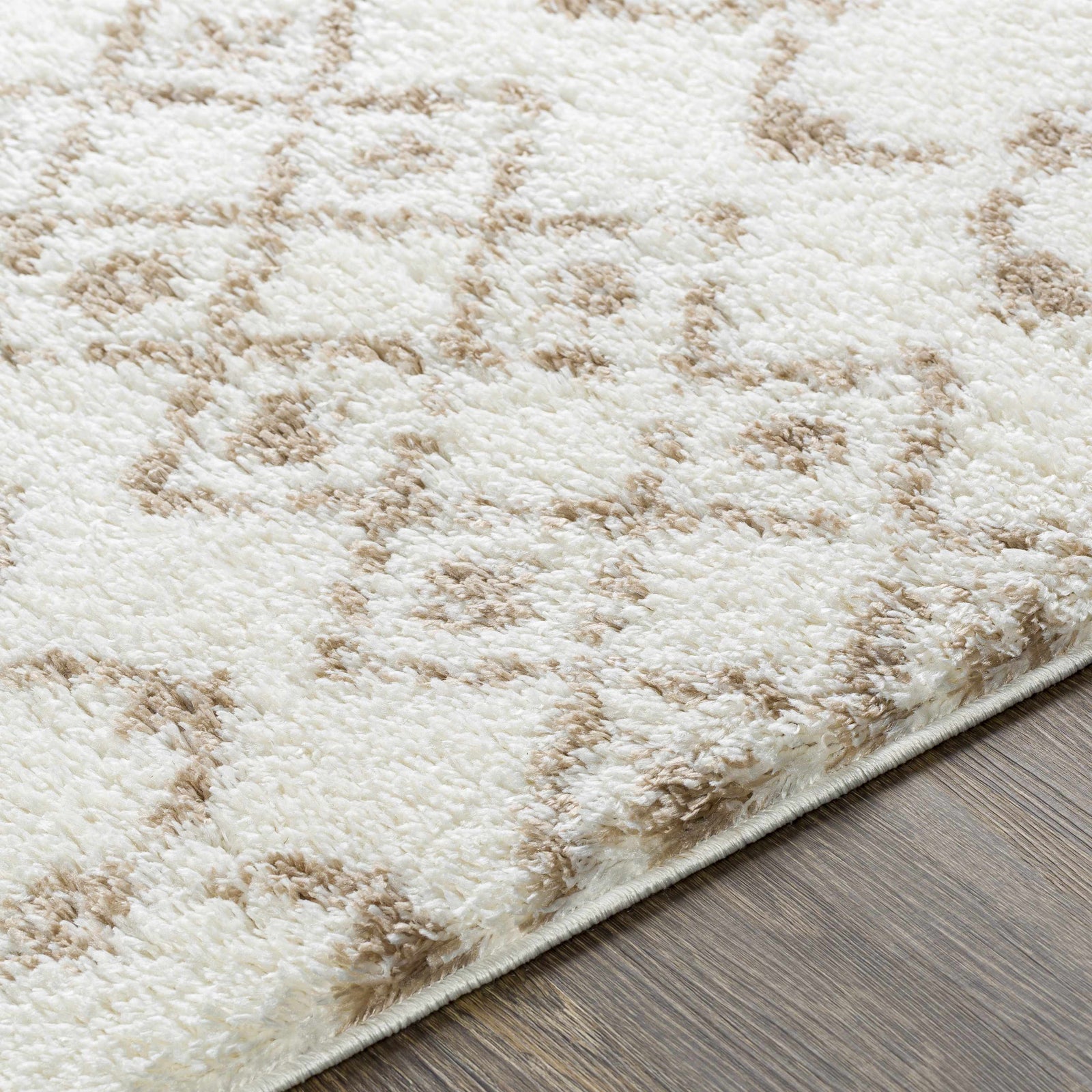 Alfombra de felpa con enrejado en color crema y tostado Monarch