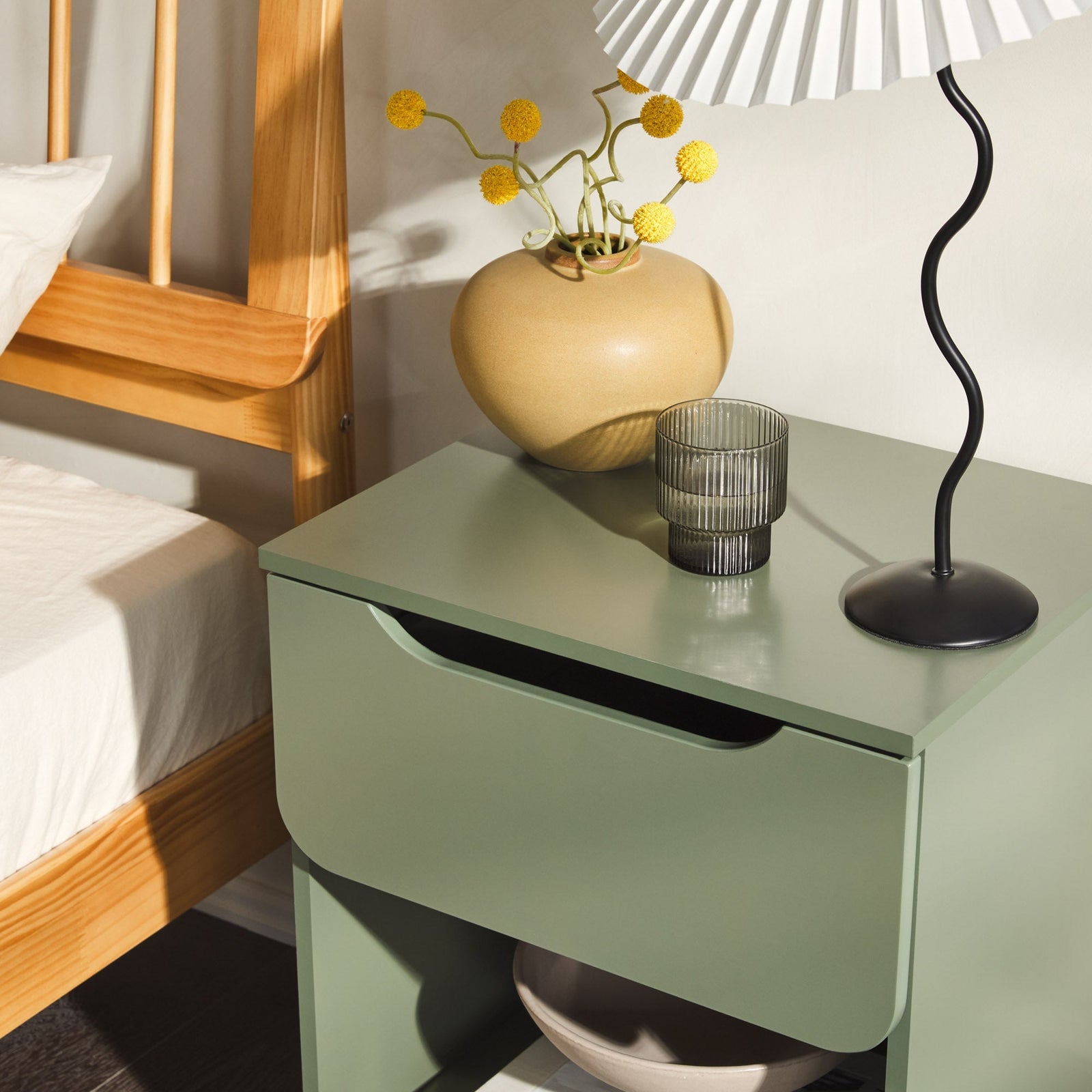 Mesita de noche moderna Domm con 1 cajón