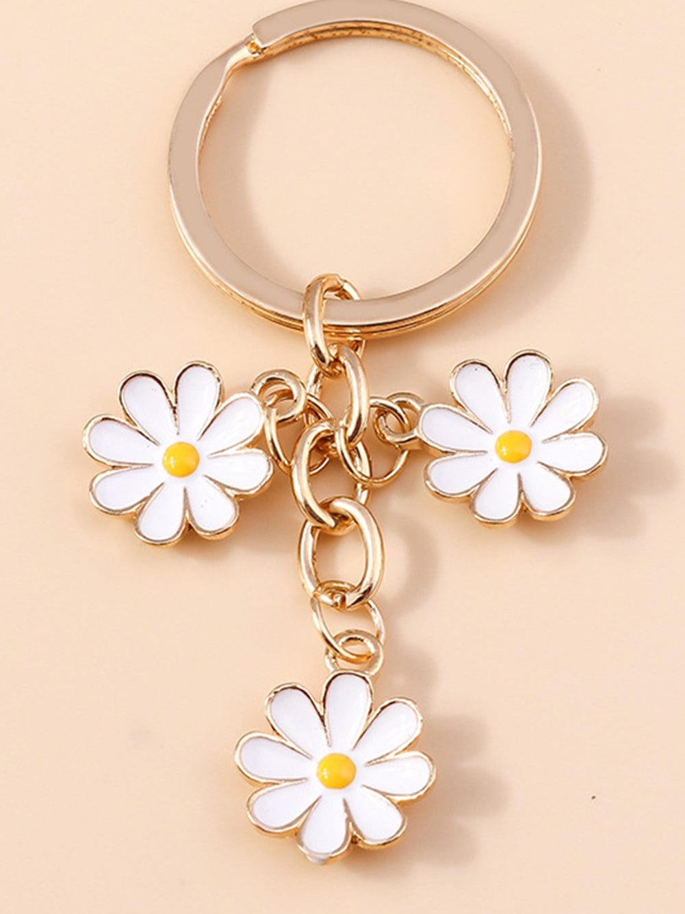 Dainty White Daisy Keychain Decor