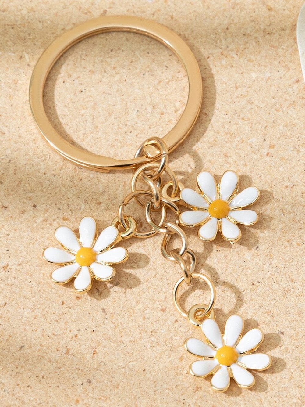 Dainty White Daisy Keychain Decor