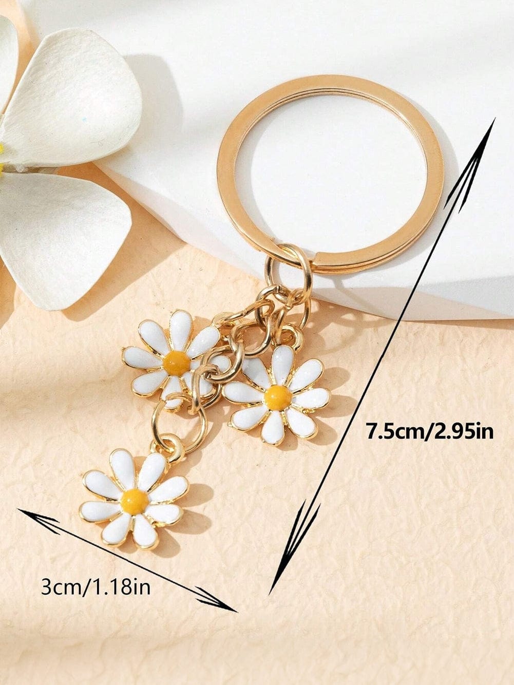 Dainty White Daisy Keychain Decor