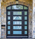 Puerta de hierro contemporánea Atlas con ventanas laterales