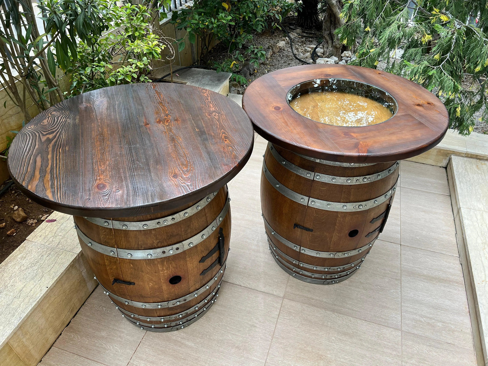 Juego de mesa de bar de roble doble, barril de vino bourbon, estante de almacenamiento en la puerta, mueble bar de barril, bar de barril de whisky, mueble bar de barril de vino