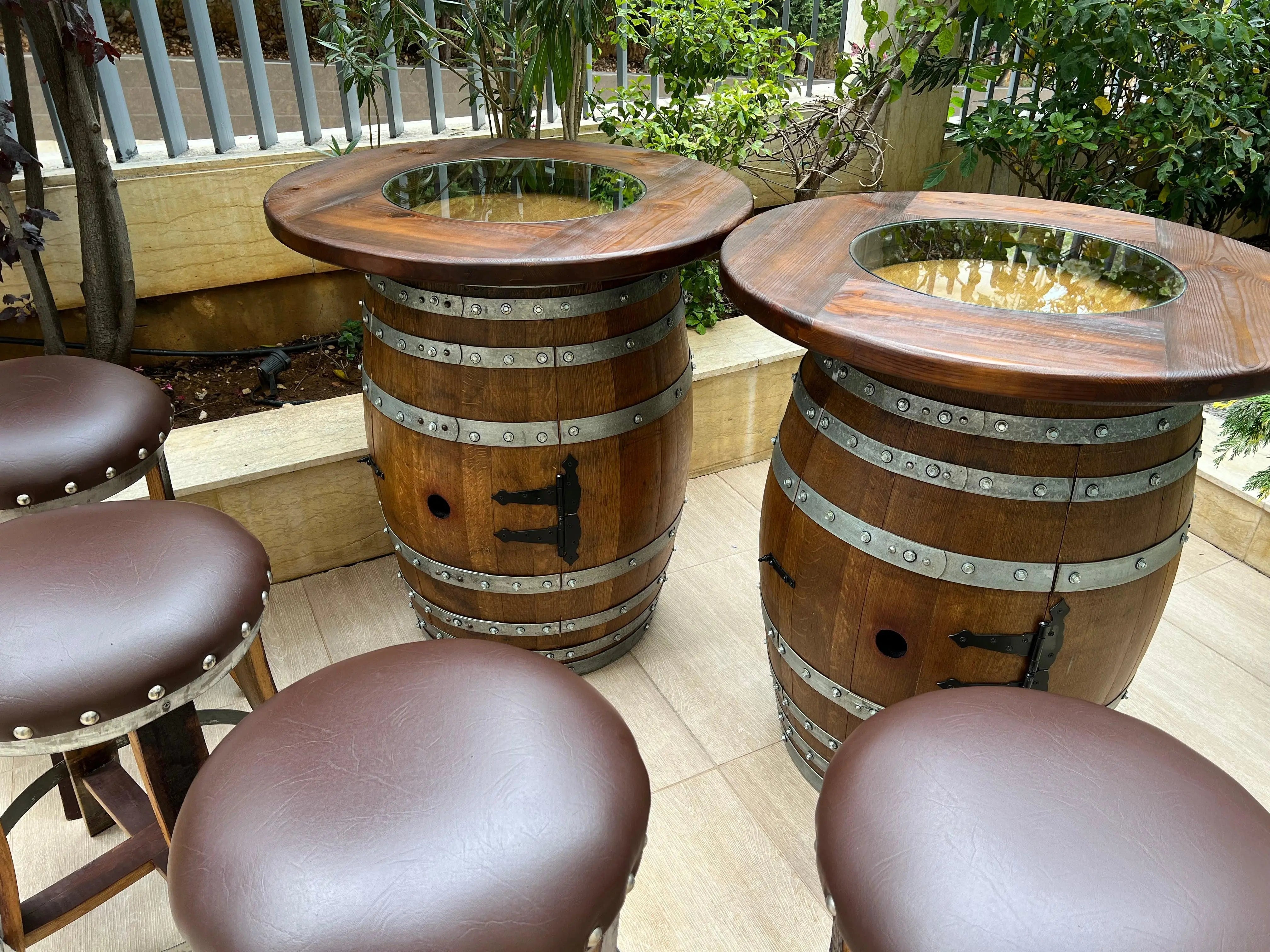 Juego de mesa de bar de roble doble, barril de vino bourbon, estante de almacenamiento en la puerta, mueble bar de barril, bar de barril de whisky, mueble bar de barril de vino