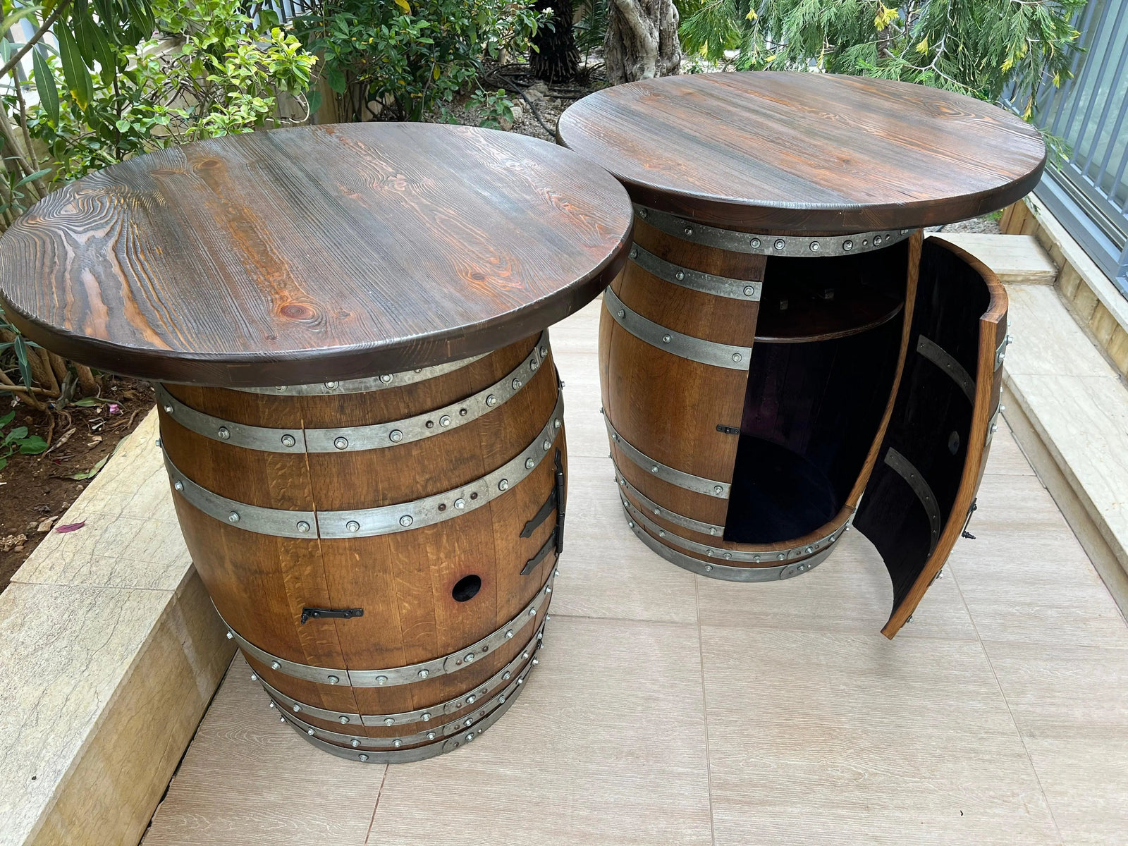 Juego de mesa de bar de roble doble, barril de vino bourbon, estante de almacenamiento en la puerta, mueble bar de barril, bar de barril de whisky, mueble bar de barril de vino