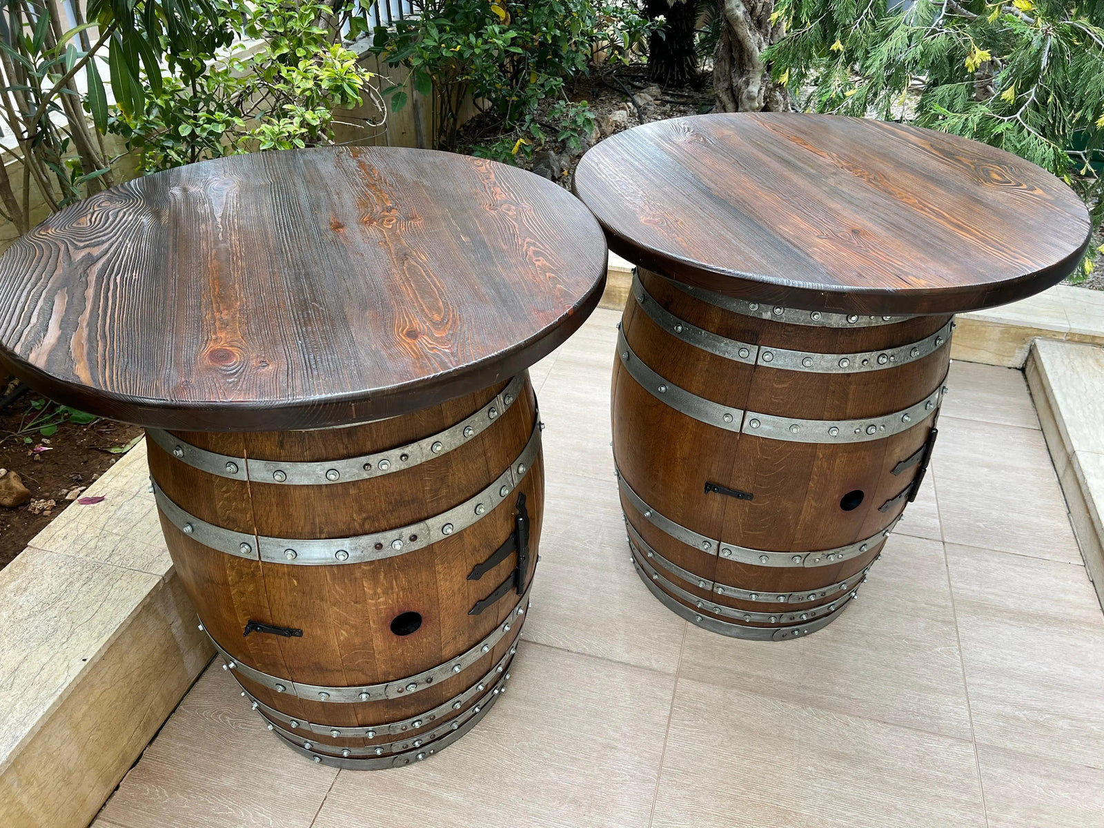 Juego de mesa de bar de roble doble, barril de vino bourbon, estante de almacenamiento en la puerta, mueble bar de barril, bar de barril de whisky, mueble bar de barril de vino