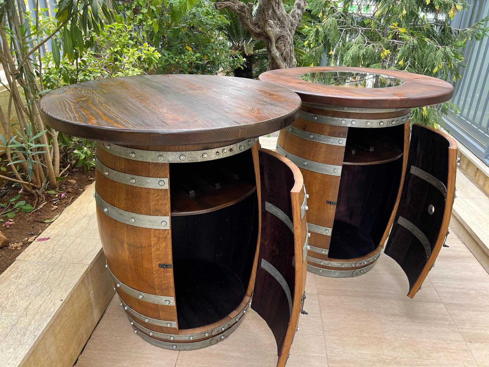 Juego de mesa de bar de roble doble, barril de vino bourbon, estante de almacenamiento en la puerta, mueble bar de barril, bar de barril de whisky, mueble bar de barril de vino