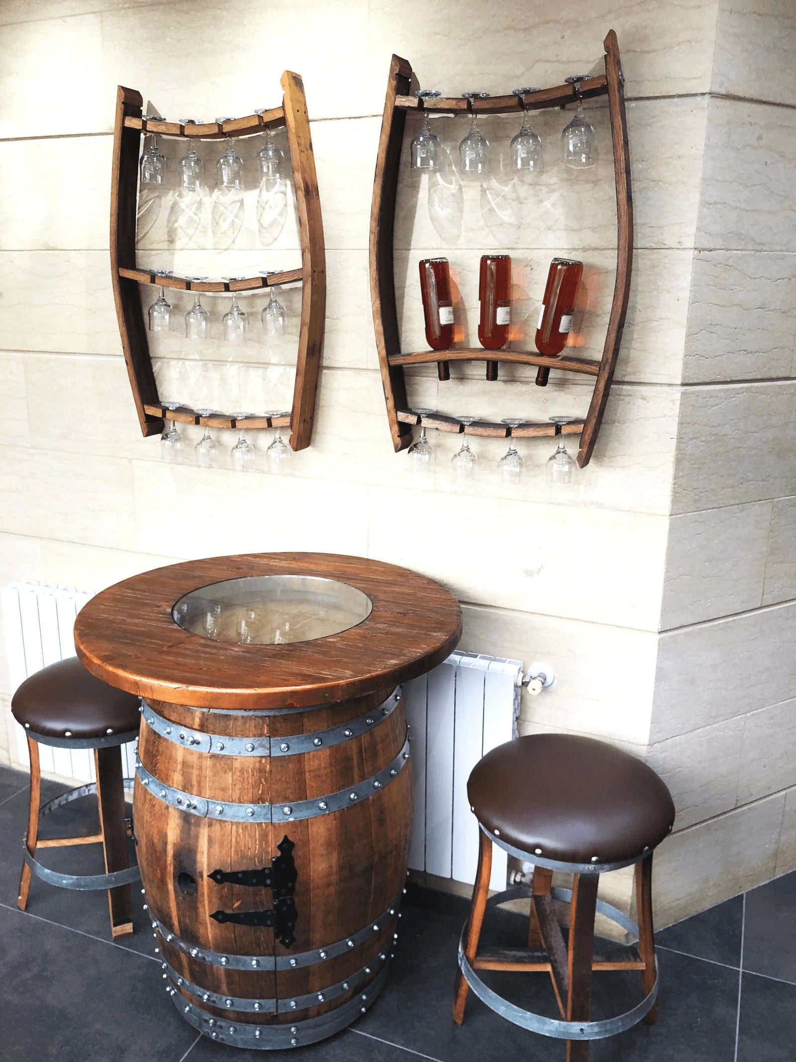 Juego de bar de vino artesanal n.° 2: Bar de whisky y vino con mesa de bar y taburetes para decorar tu bar.
