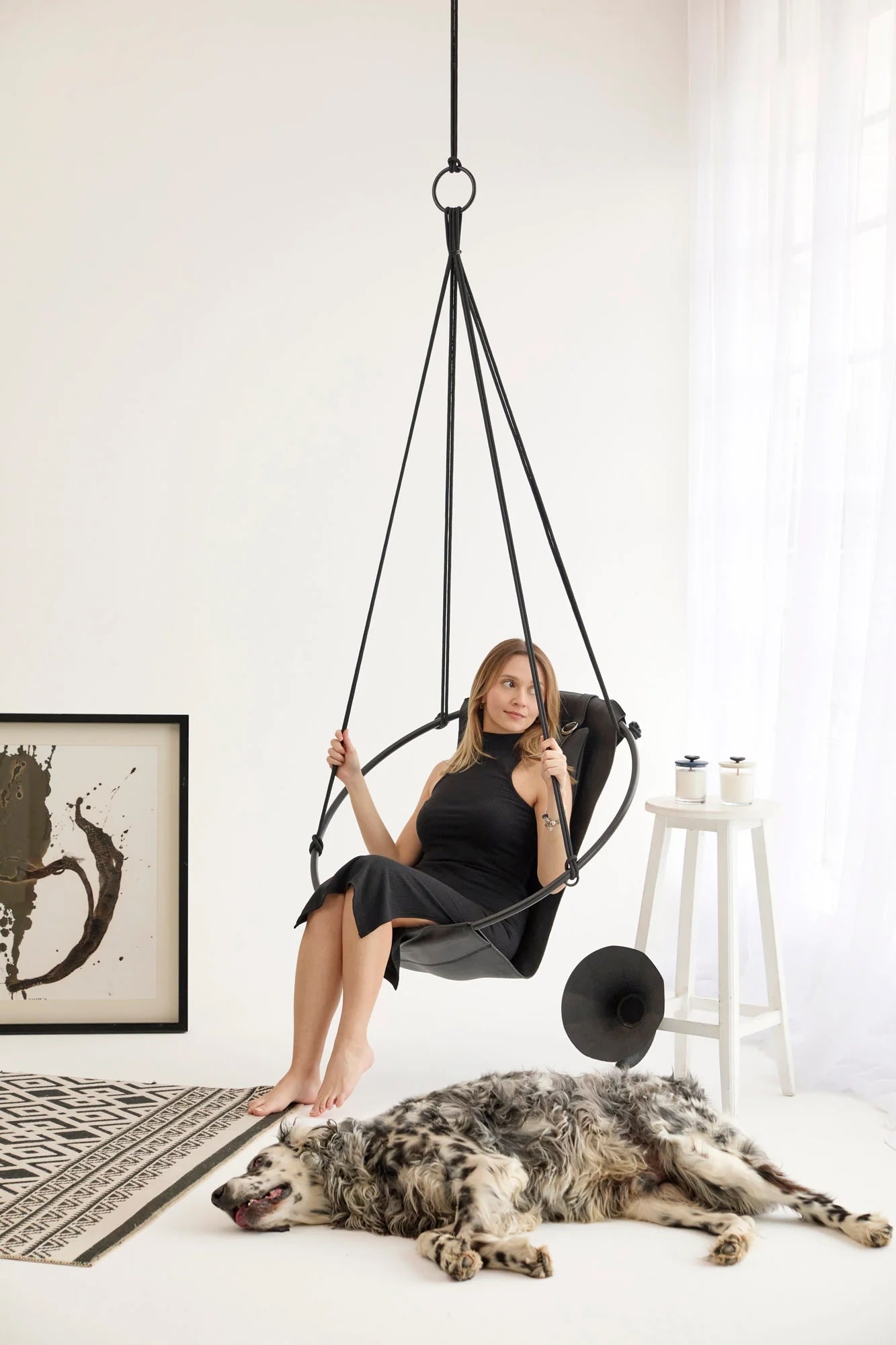 Silla colgante redonda de cuero genuino negra