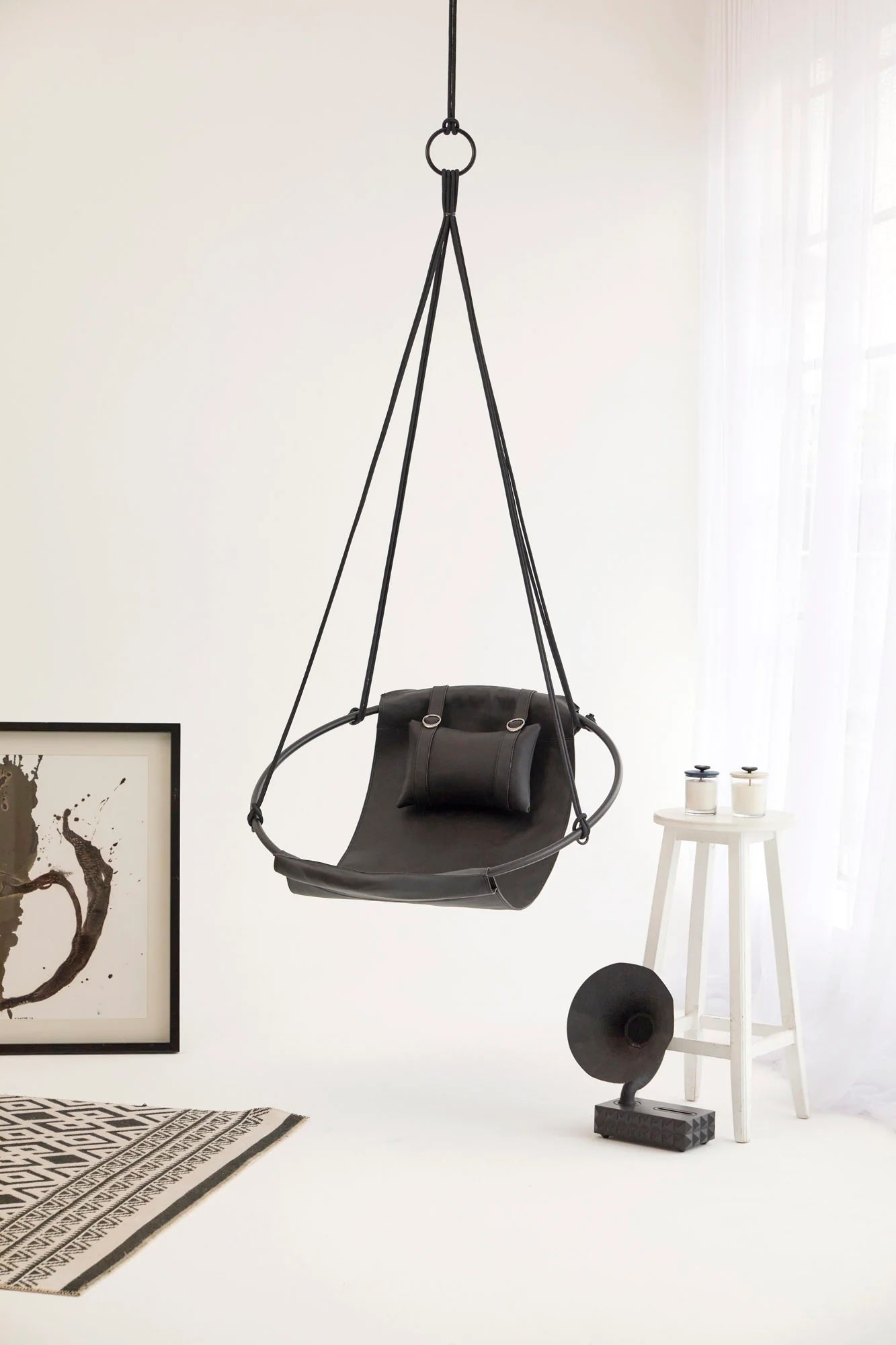 Silla colgante redonda de cuero genuino negra