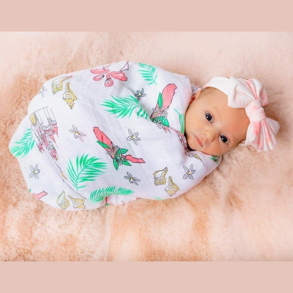 Conjunto de regalo: manta de muselina para envolver al bebé y paño eructador/babero combinados de Florida Baby (floral)
