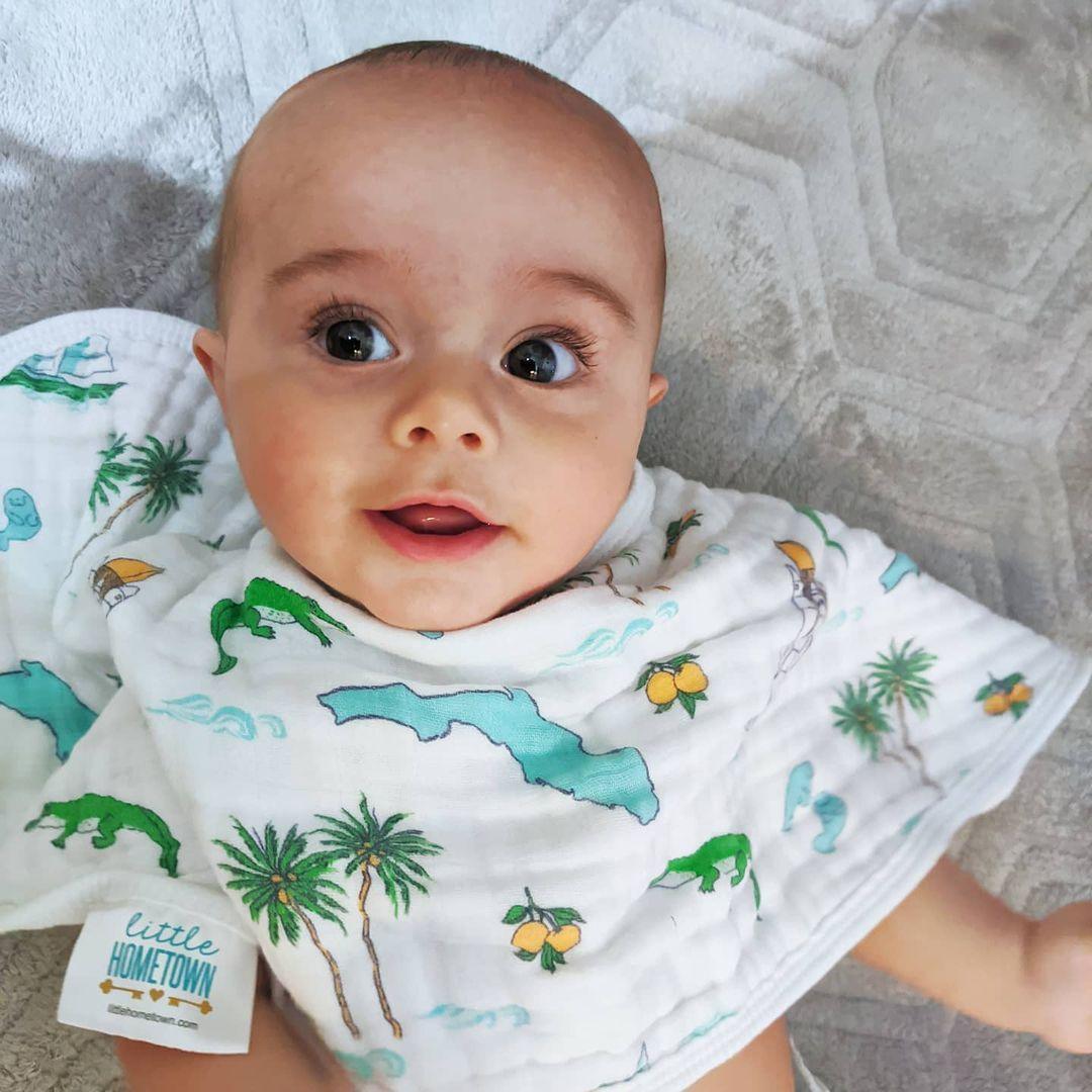 Conjunto de regalo: manta de muselina para envolver al bebé y paño eructador/babero combinados de Florida Baby