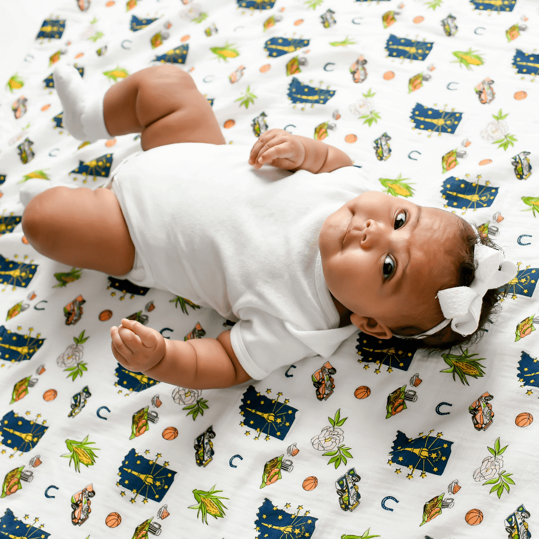 Conjunto de regalo: manta de muselina para envolver al bebé y paño eructador/babero combinados de Indiana Baby
