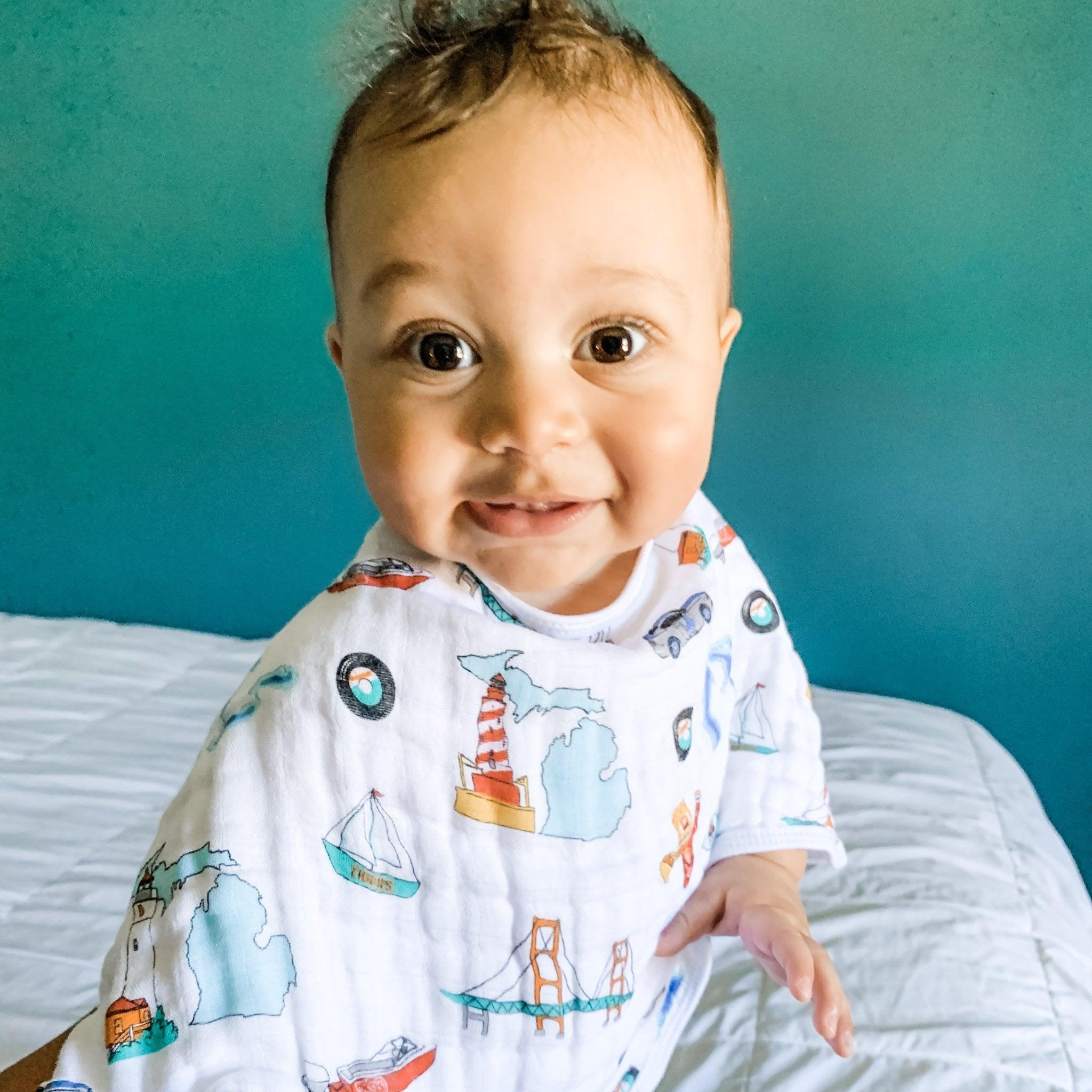Conjunto de regalo: manta de muselina para envolver al bebé y paño para eructar/babero combinado de Michigan Baby