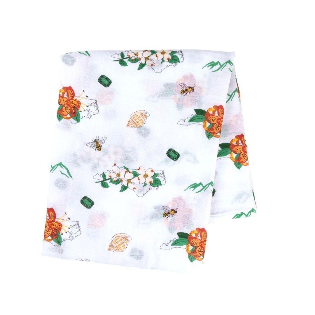 Conjunto de regalo: manta de muselina para envolver al bebé y paño eructador/babero combinados de Carolina del Norte (floral)
